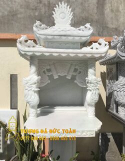 Tượng Bán Cây Hương đá thạch thạch màu trắng của một ngôi chùa Phật giáo Trung Quốc.