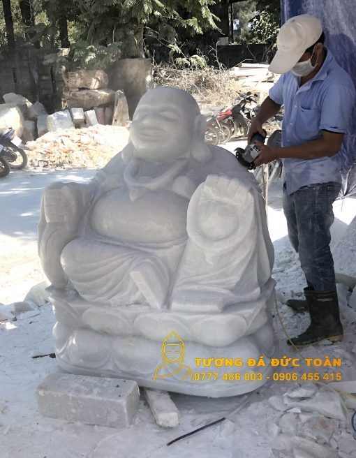 Tượng Phật Di Lặc đá nguyên khối được điêu khắc tinh xảo