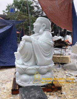 Tượng Phật Di Lặc đá nguyên khối được điêu khắc tinh xảo