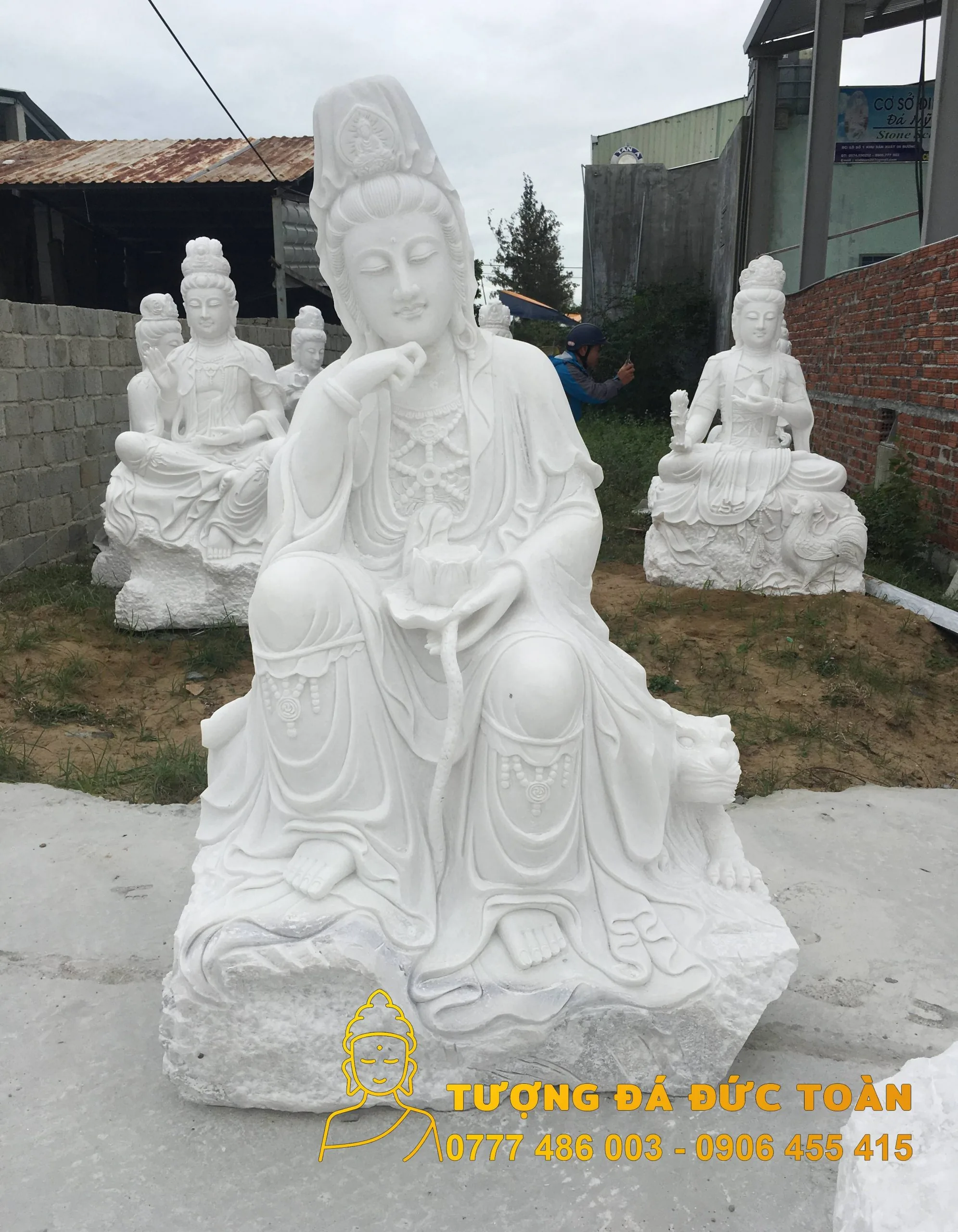 Tượng Quán Tự Tại Đá Cẩm Thạch Nguyên Khối Tự Nhiên Cao 1,5m