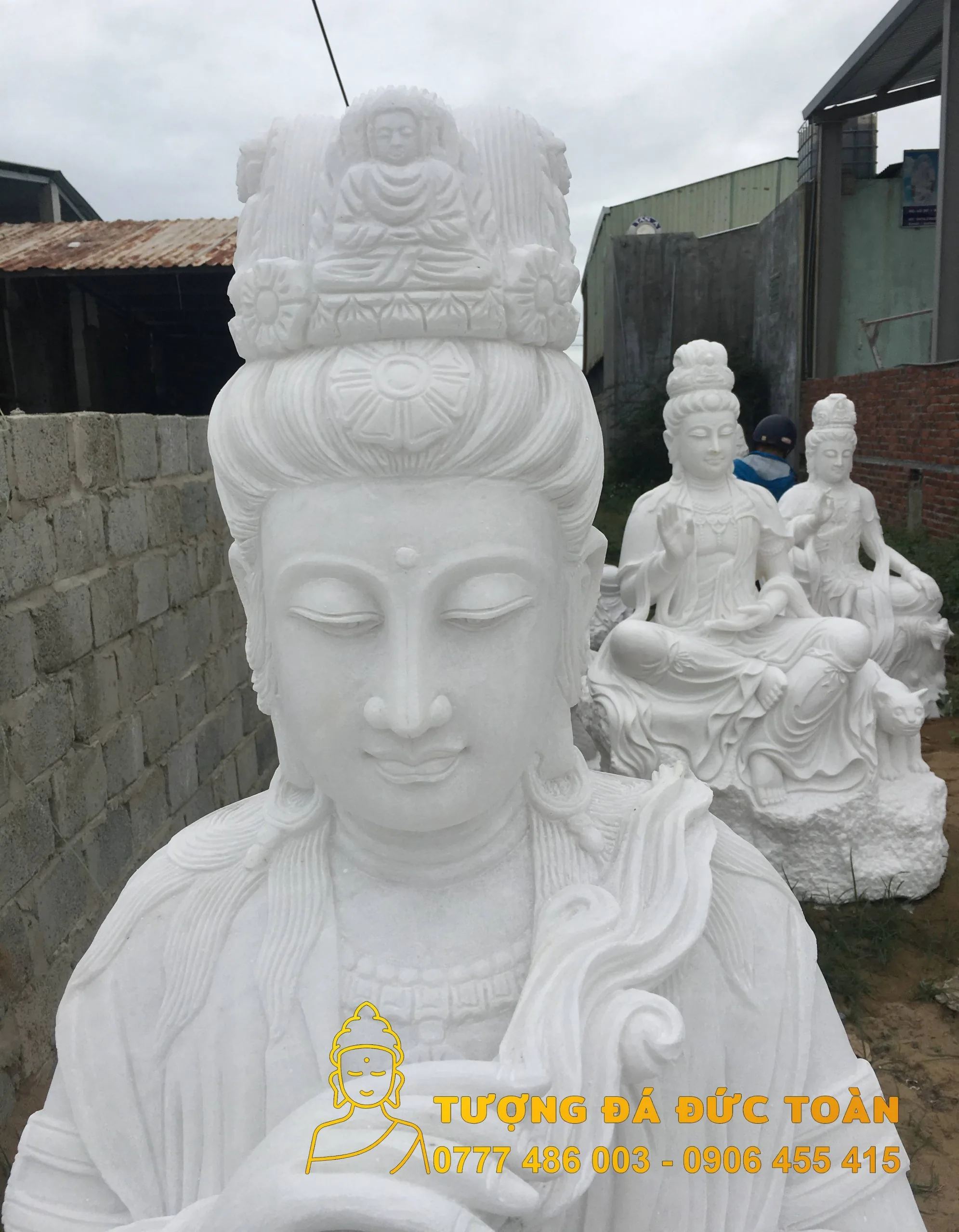 Tượng Phật Quán Tự Tại Đá Non Nước Ngũ Hành Sơn