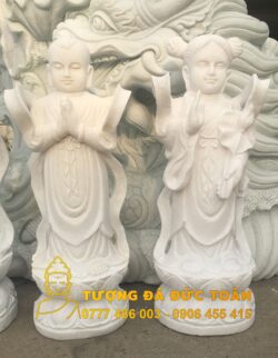 Ba pho tượng Phật màu trắng tượng Tượng Thiện Tài Đồng Tử đá đẹp Đức Toàn ngồi trên bàn đá đẹp.