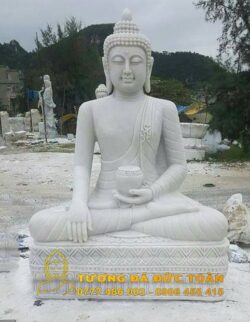 Mẫu Phật Thích Ca Mâu Ni Thái bằng đá nguyên khối.