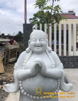 Điêu khắc Phật Di Lặc chúc phúc trên nền đá cẩm thạch trắng