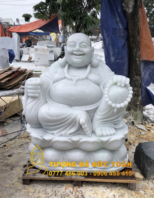 Chế tác tượng Phật Di Lặc trên nền đá cẩm thạch trắng