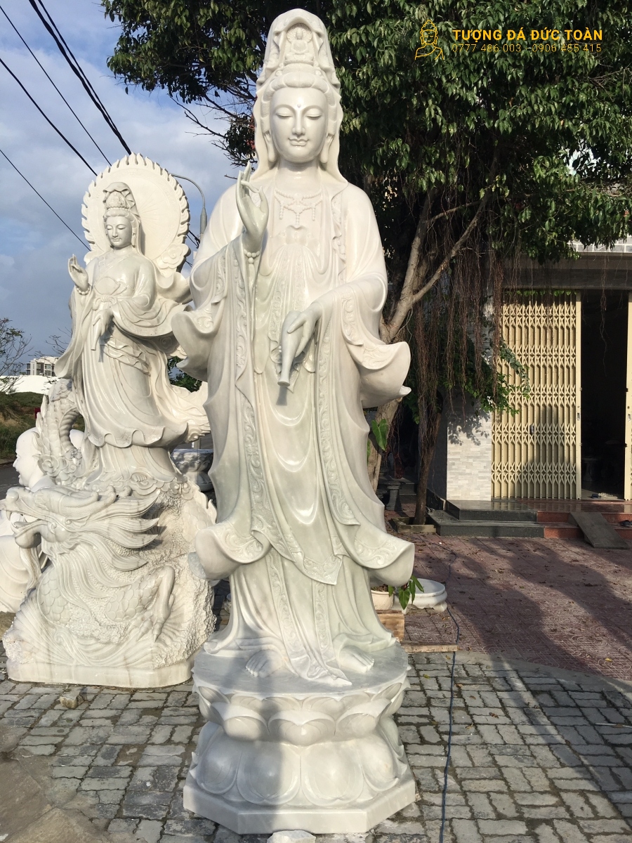 Tượng Phật Bà bằng đá cẩm thạch trắng đứng trên đài hoa sen
