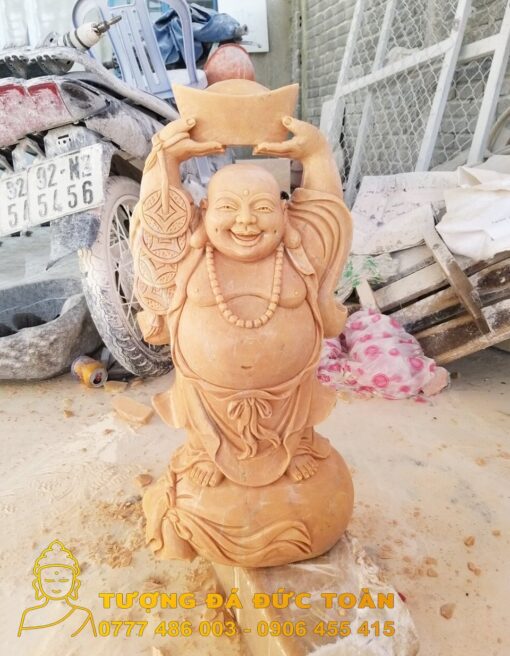 Tượng Phật di lặc đứng cầm tiền – Mẫu mới ngồi trên đống đất.