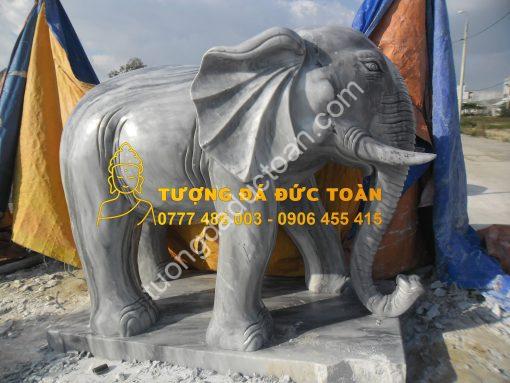 Chế tác tượng voi đá cẩm thạch xám