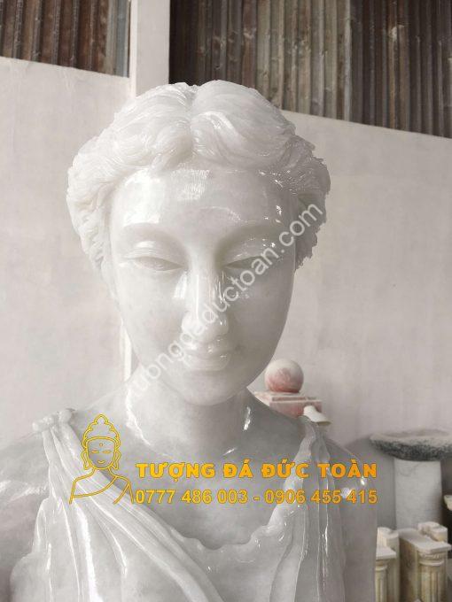 Tượng Cô Gái Bằng Đá Nguyên Khối Tự Nhiên