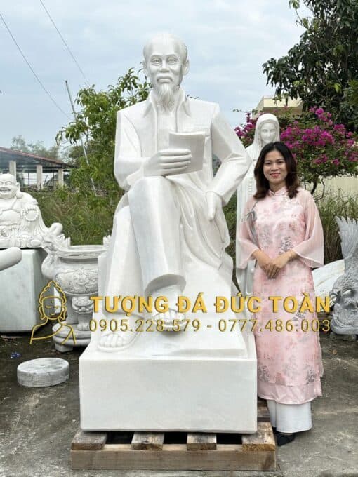 TƯỢNG BÁC HỒ ĐỌC SÁCH BẰNG ĐÁ TRẮNG 2,2M BH_05