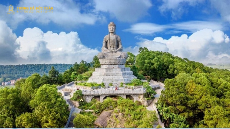Tượng Phật A Di Đà - Chùa Phật Tích, Bắc Ninh