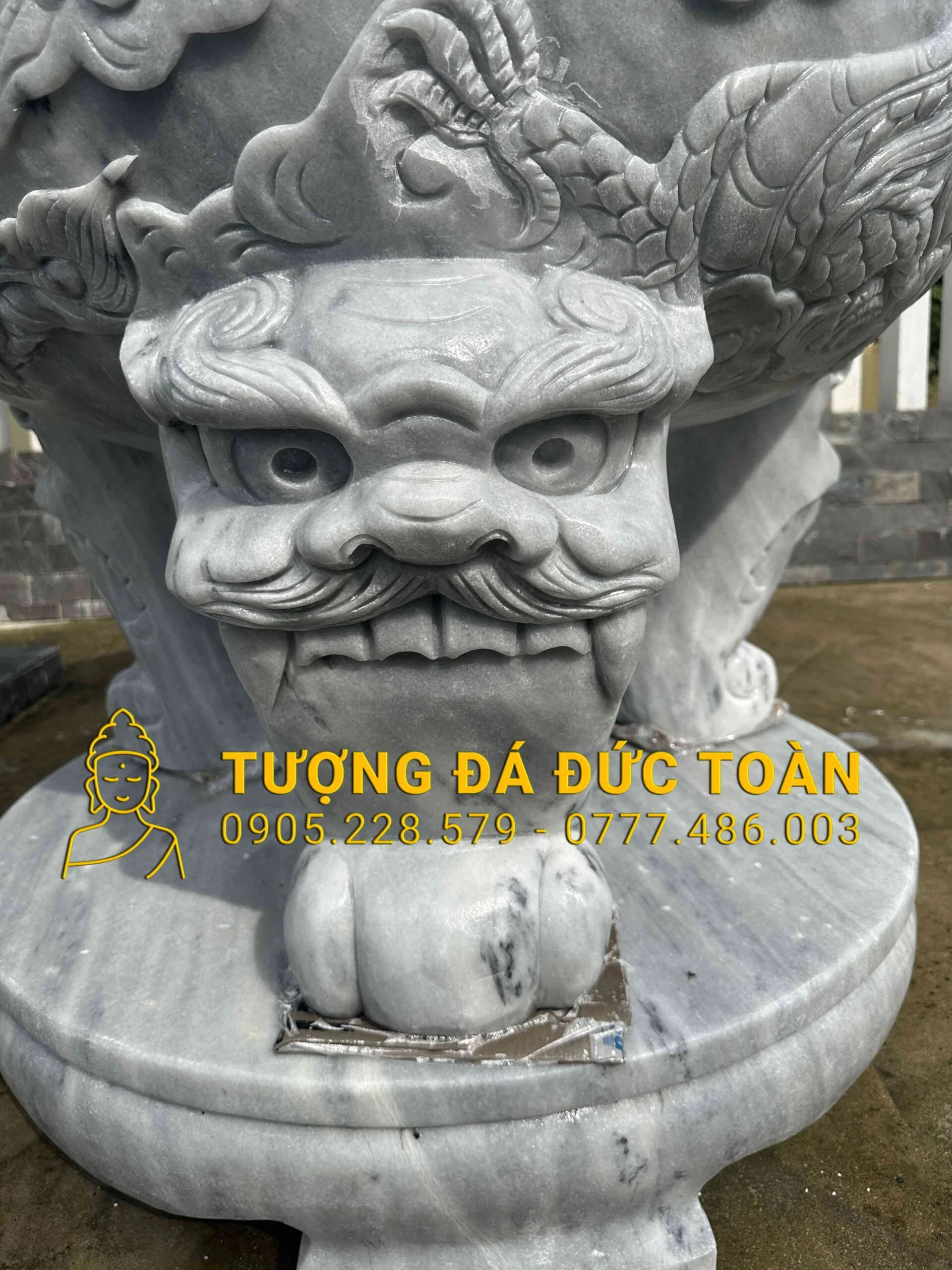 Chi tiết thân rồng của lư hương đá LH_28