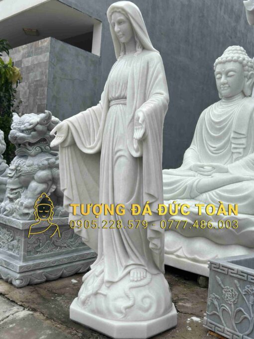 A TƯỢNG MẸ BAN ƠN CAO 1,5M ĐÁ CẨM THẠCH TRẮNG NGUYÊN KHỐI trước tượng phật.