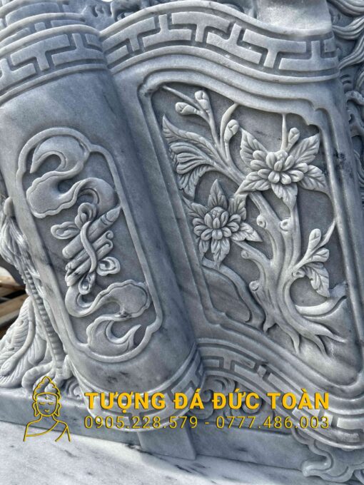 A BỨC BÌNH PHONG BẰNG ĐÁ CẨM THẠCH XÁM NGUYÊN KHỐI Tượng cuốn sách có hoa.