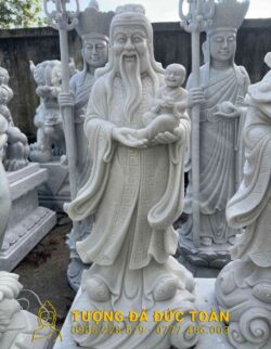 Một nhóm tượng trắng của các vị thần Trung Quốc.