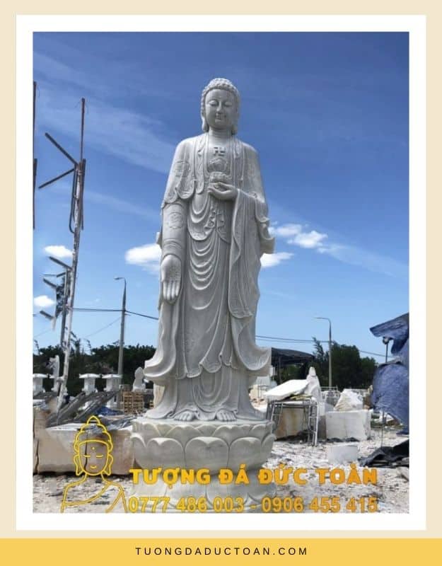Tượng Phật A Di Đà được điêu khắc khéo léo và tỉ mĩ