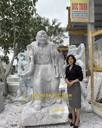 Tượng La Hán Bằng Đá