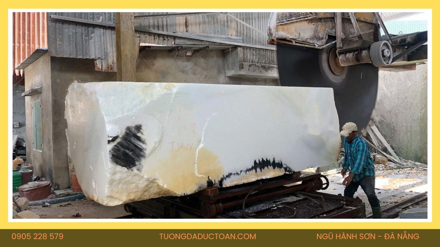 Lựa Chọn Chất Liệu Đá Cẩm Thạch Nguyên Khối Để Tạo Nên Sư Tử Đá Tại Tượng Đá Đức Toàn (1) (1)