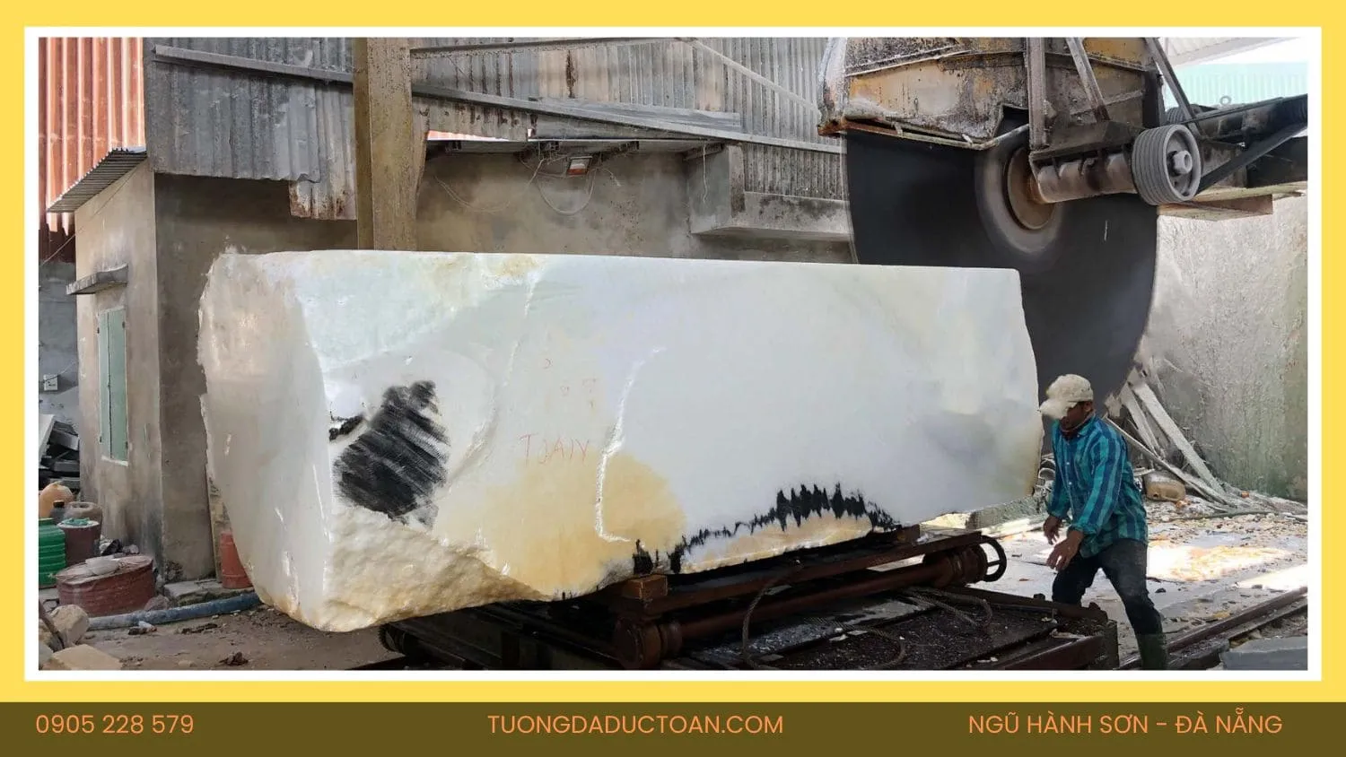 Bàn Ghế Đá Cẩm Thạch Trắng Đà Nẵng 8 Lựa Chọn Chất Liệu Đá Cẩm Thạch Nguyên Khối Để Tạo Nên Sư Tử Đá Tại Tượng Đá Đức Toàn (1) (1)