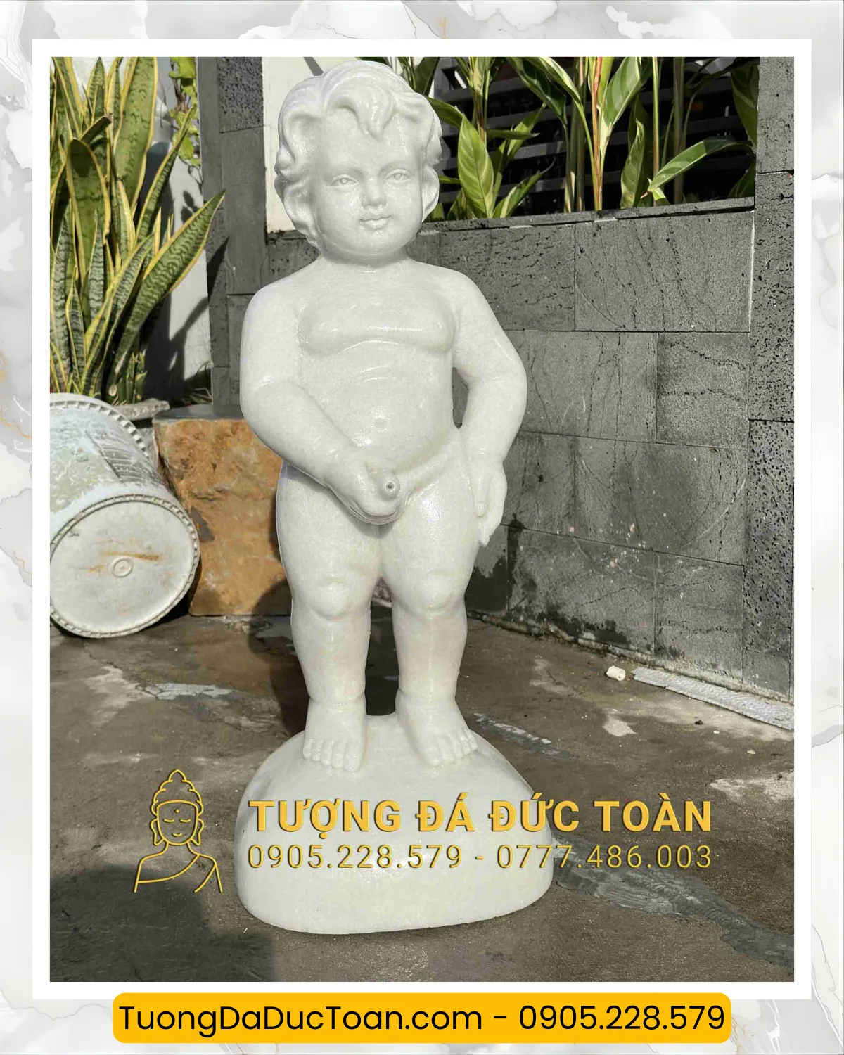 Tượng Cậu Bé Đứng Tè (2)