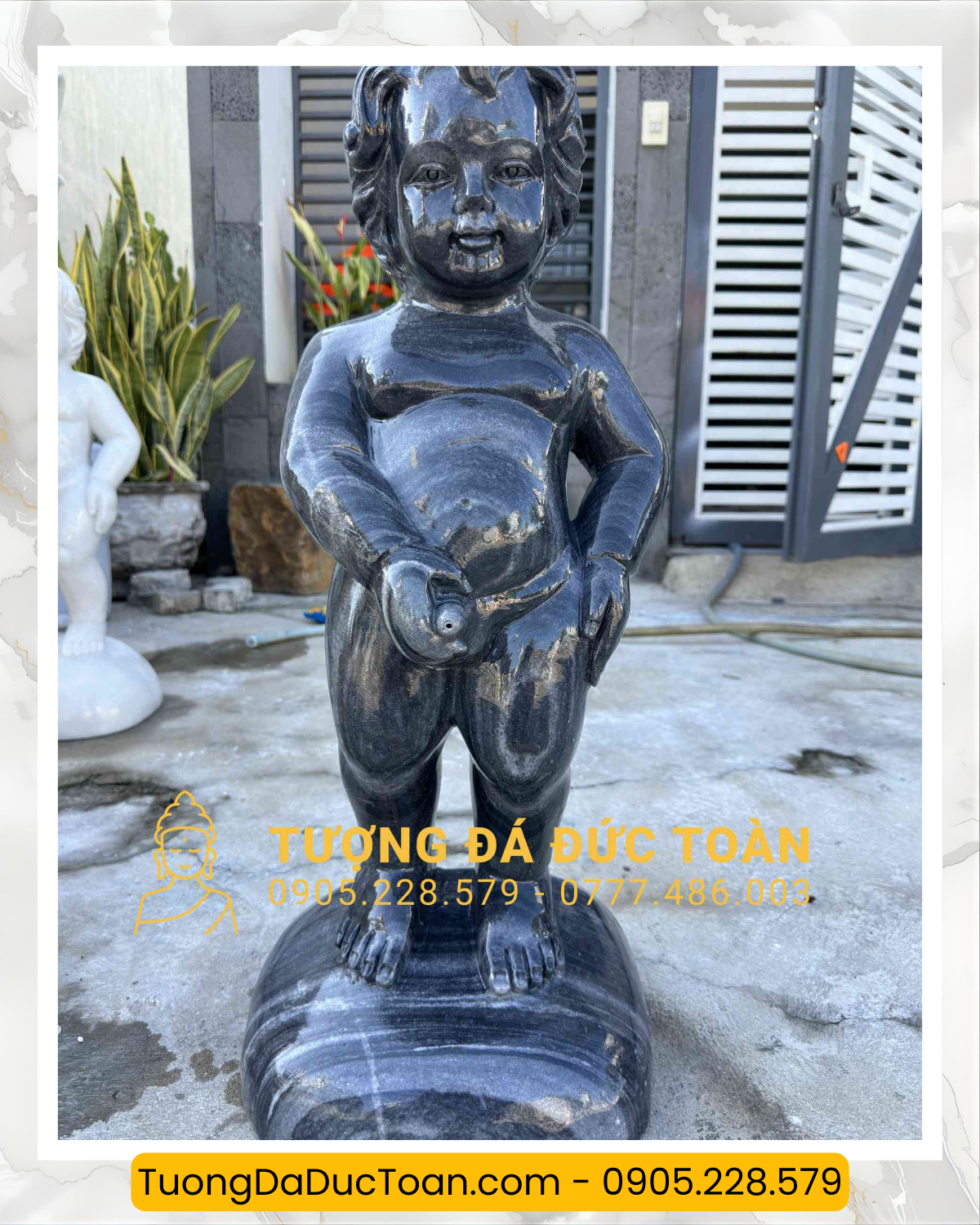 Tượng Cậu Bé Đứng Tè (3)