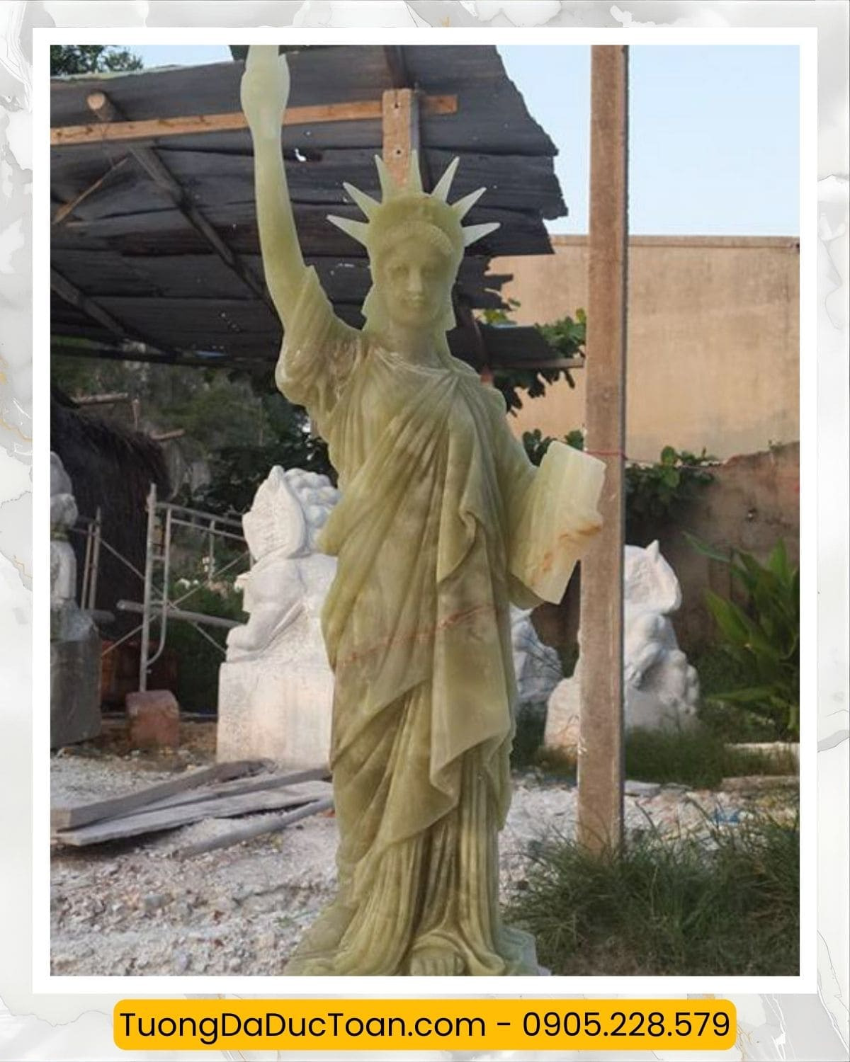 Tượng Nữ Thần Đá Vàng Nguyên Khối Tự Nhiên