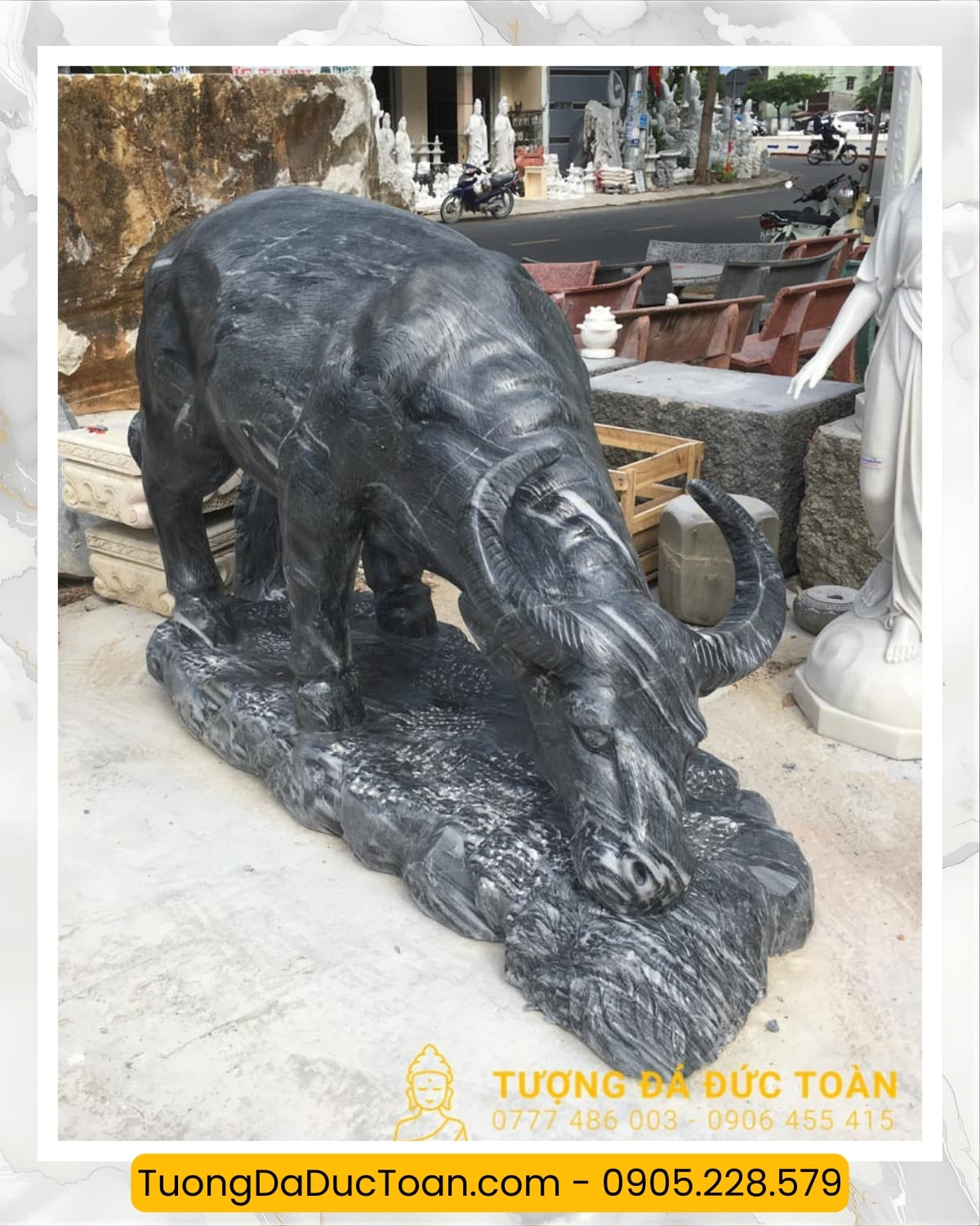 Tượng Trâu Đá Đen Gặm Cỏ Nguyên Khối (2)