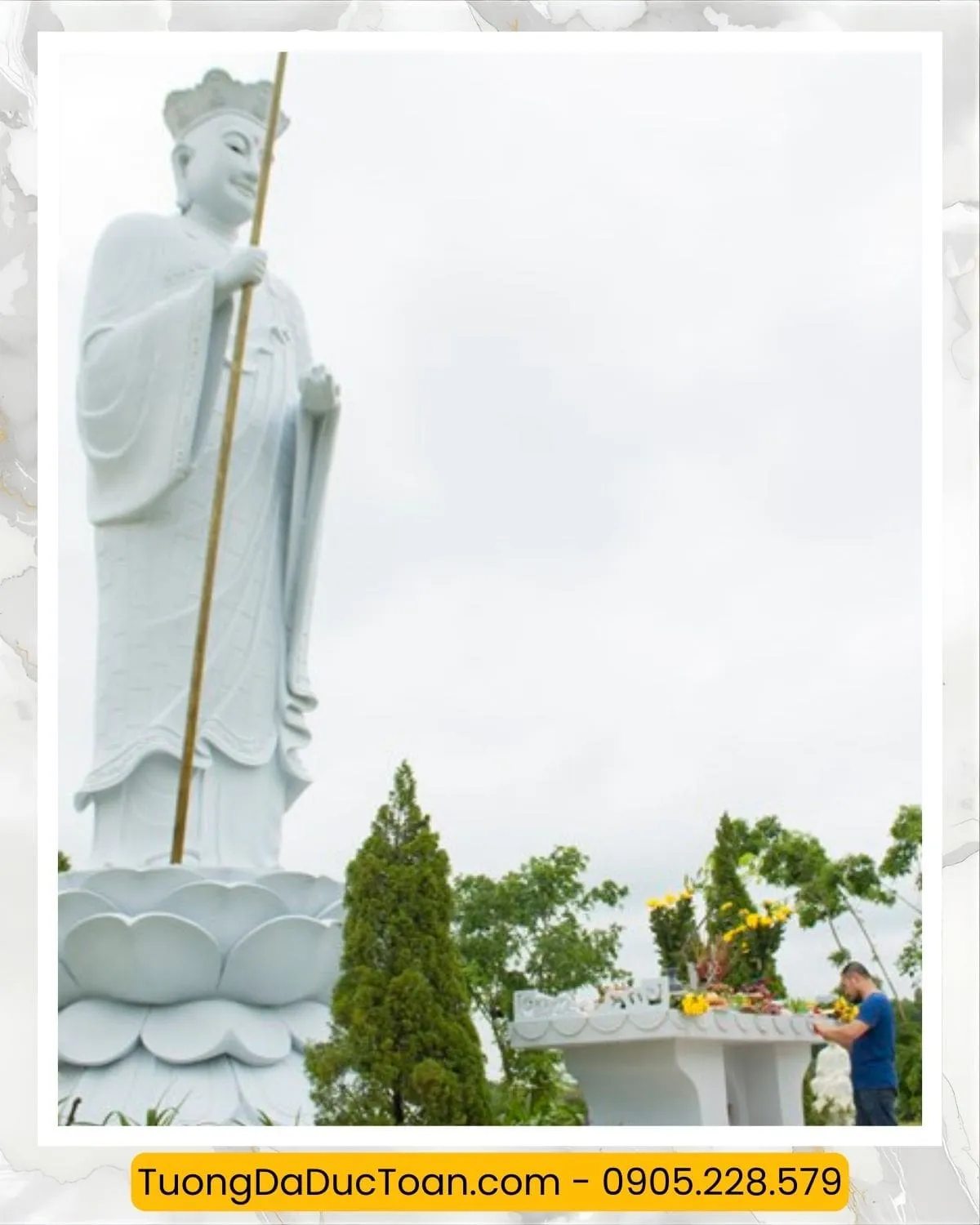 Tượng Địa Tạng Vương Bồ Tát Bằng Đá được thờ ở nghĩa trang Tượng Địa Tạng Vương Bồ Tát Bằng Đá được thờ ở nghĩa trang