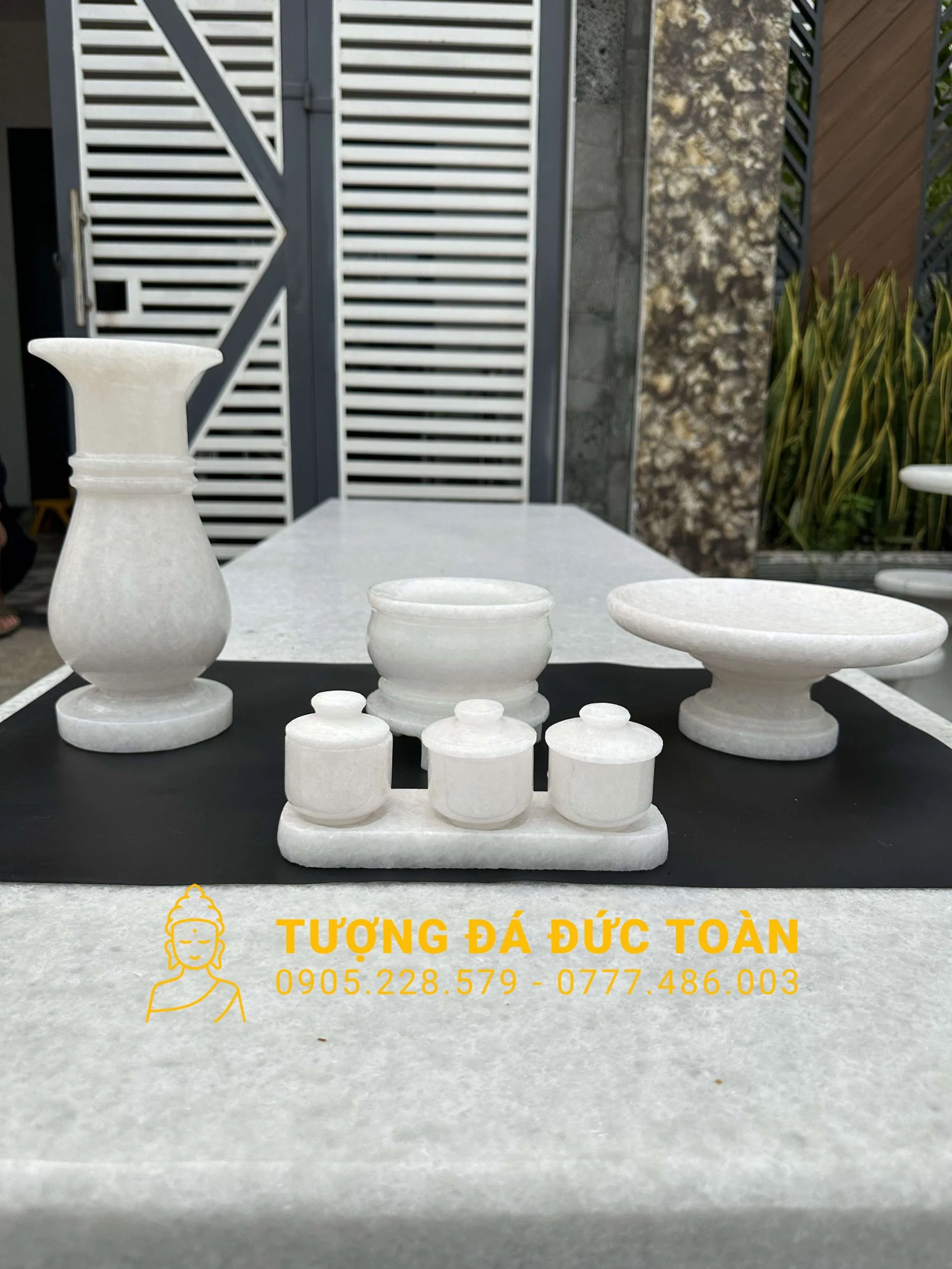 Bộ Bình – Lư – Đĩa Để Mộ Đá Cẩm Thạch Trắng – Thanh Tịnh & Trang Nghiêm