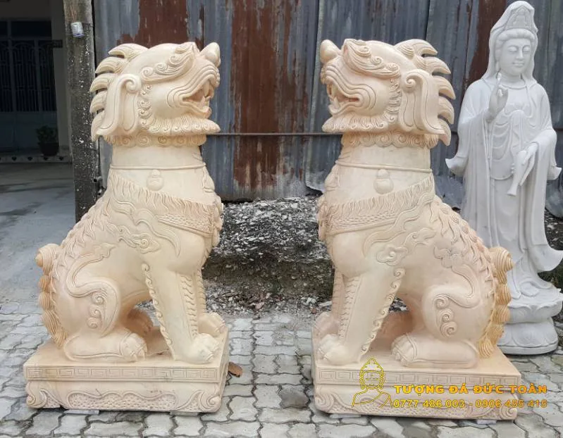 Tượng Nghê đá cẩm thạch vàng tự nhiên: Linh Vật Uy Nghi, Chiêu Tài Tấn Bảo