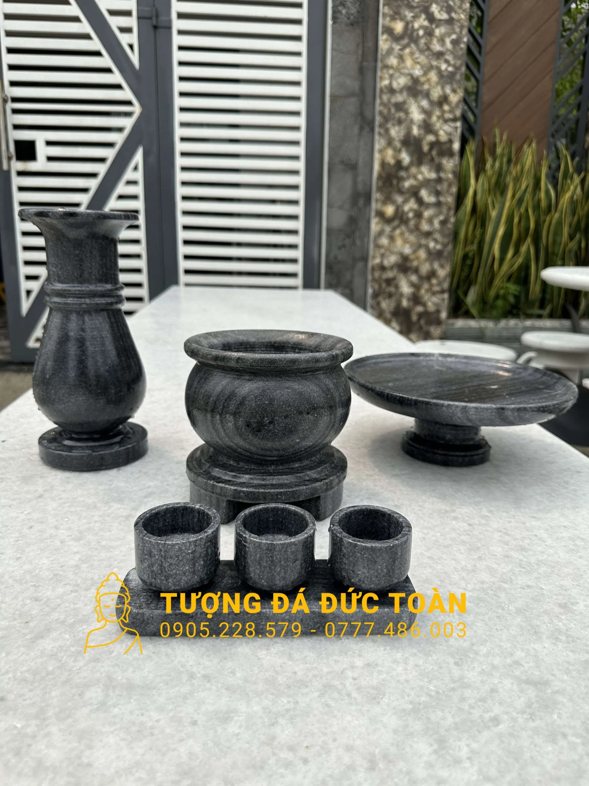Bộ Bình – Lư – Đĩa Để Mộ Đá Cẩm Thạch Đen – Sang Trọng & Bền Bỉ Vĩnh Cửu