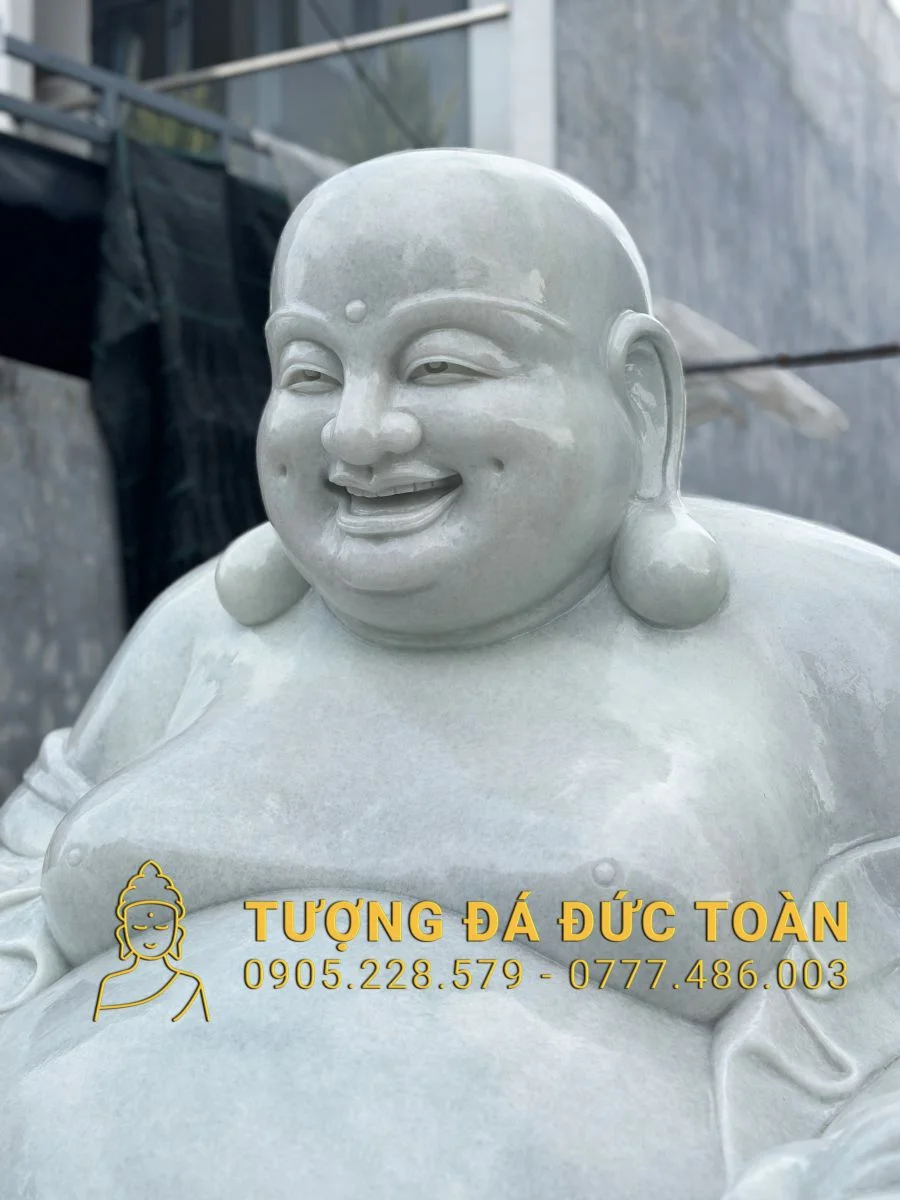 Tượng Đá Nghệ Thuật Cụ Ông Chải Tóc Cho Cụ Bà – Biểu Tượng Tình Yêu Vĩnh Cửu