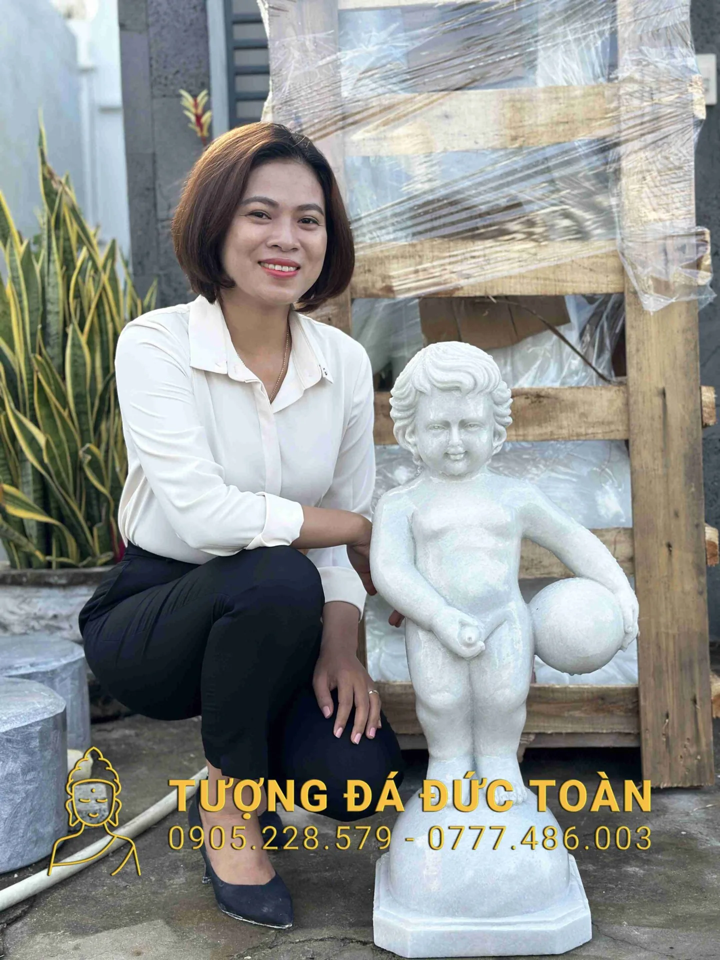 Tượng Cậu Bé Đứng Tè Đá Cẩm Thạch Trắng CBE_05 – Nghệ Thuật Phóng Khoáng & Điểm Nhấn Sân Vườn