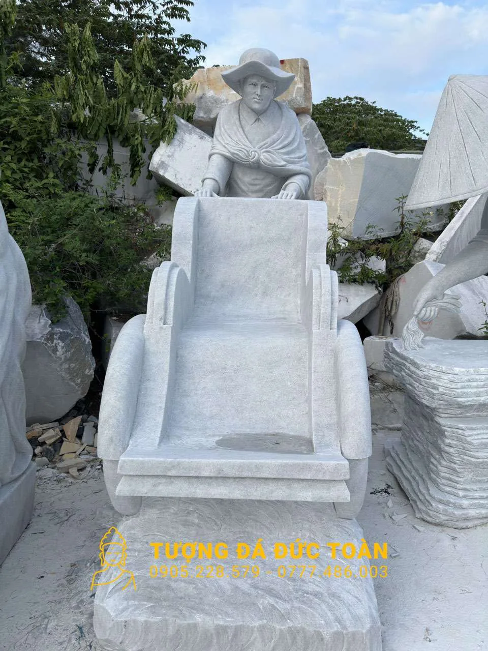 Tượng Ông Chú Đạp Xích Lô Đá Nguyên Khối – Ký Ức Đô Thị & Nghệ Thuật Sắp Đặt