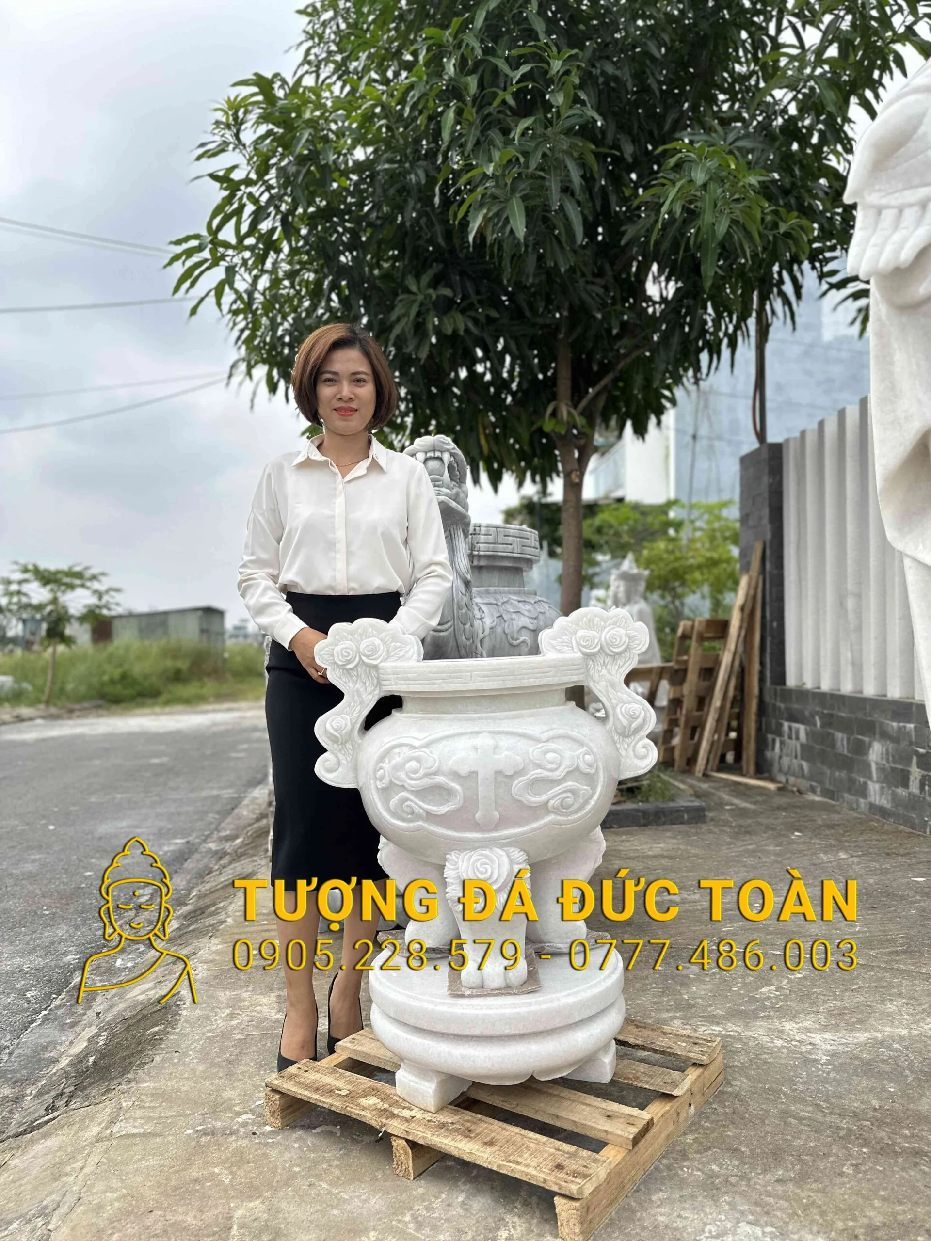 Lư Hương Đá Công Giáo Nguyên Khối: Sự Giao Thoa Giữa Văn Hóa & Đức Tin