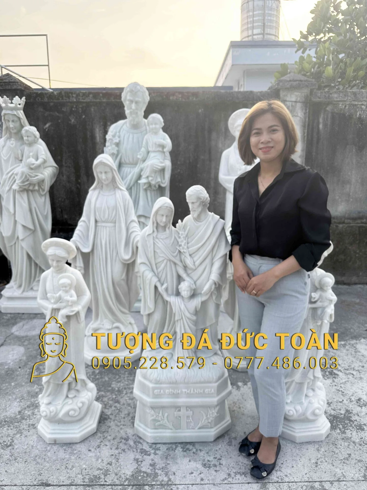 Tượng Gia Đình Chúa Cao 1,2m Đá Cẩm Thạch Trắng CGD_17 – Biểu Tượng Của Tình Yêu