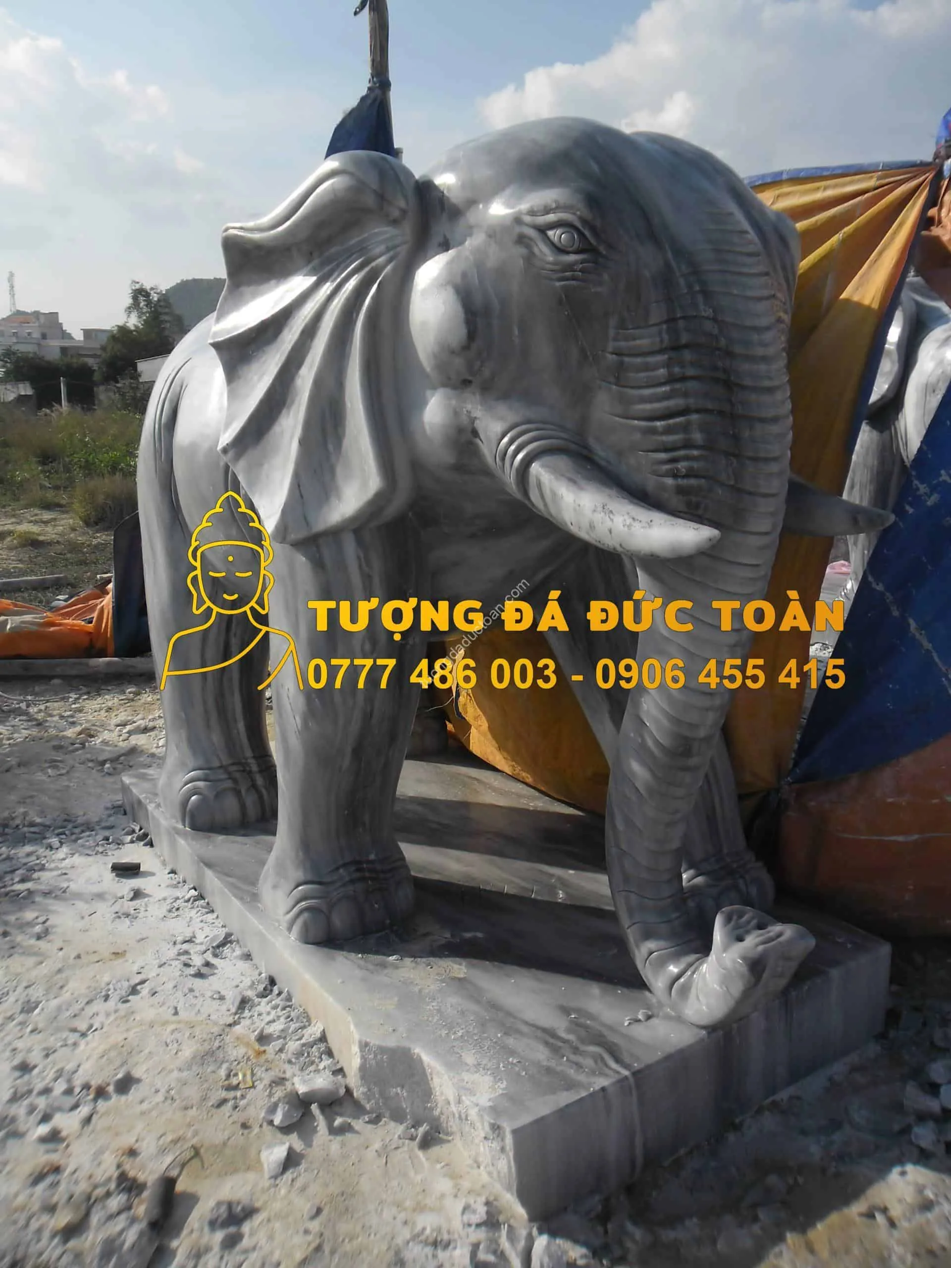 Chế Tác Tượng Voi Đá Cẩm Thạch Xám – Sự Bền Bỉ, Uy Nghiêm & Trấn Trạch