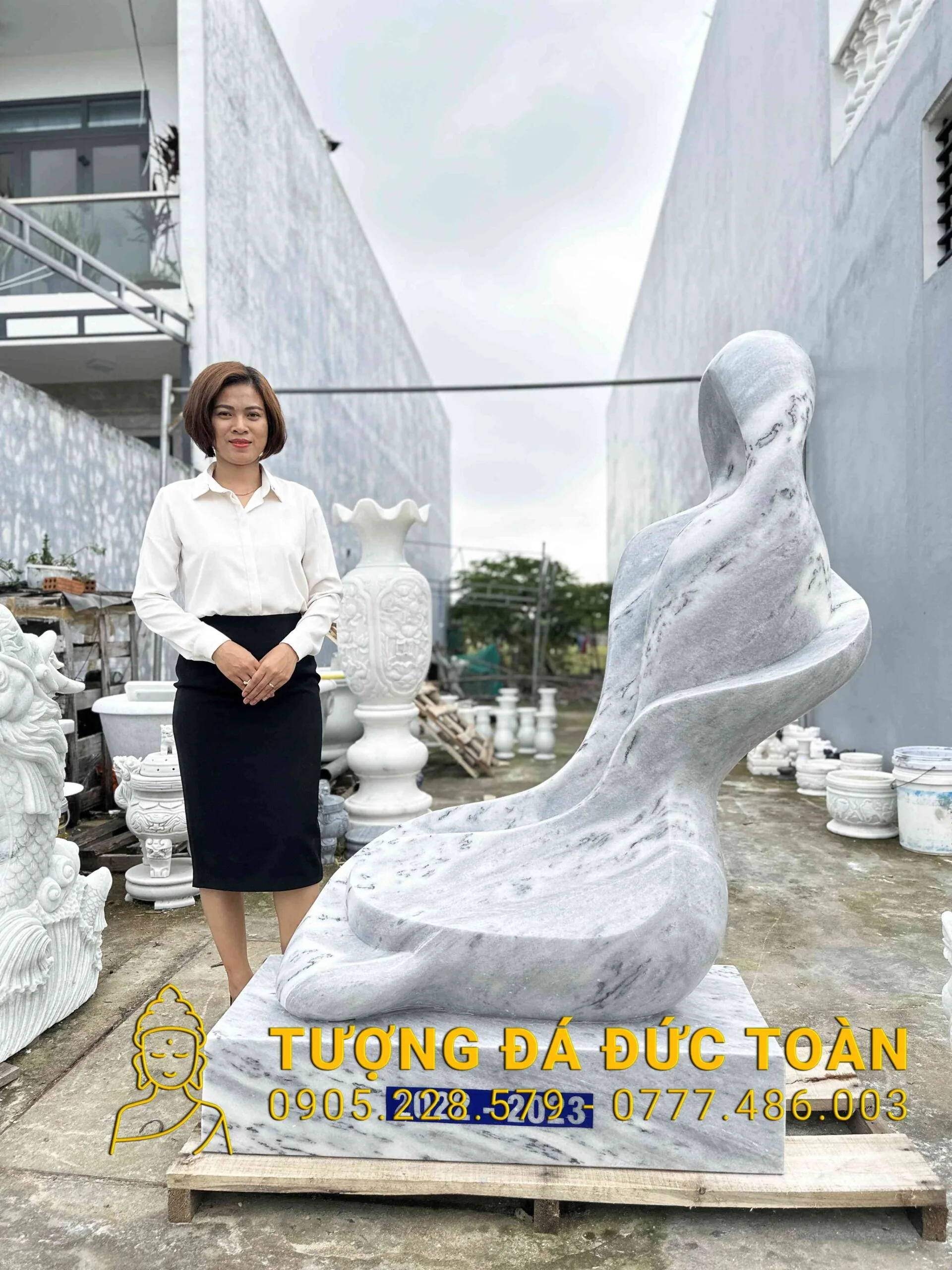 TƯỢNG NGHỆ THUẬT ĐÁ CẨM THẠCH XÁM NGUYÊN KHỐI