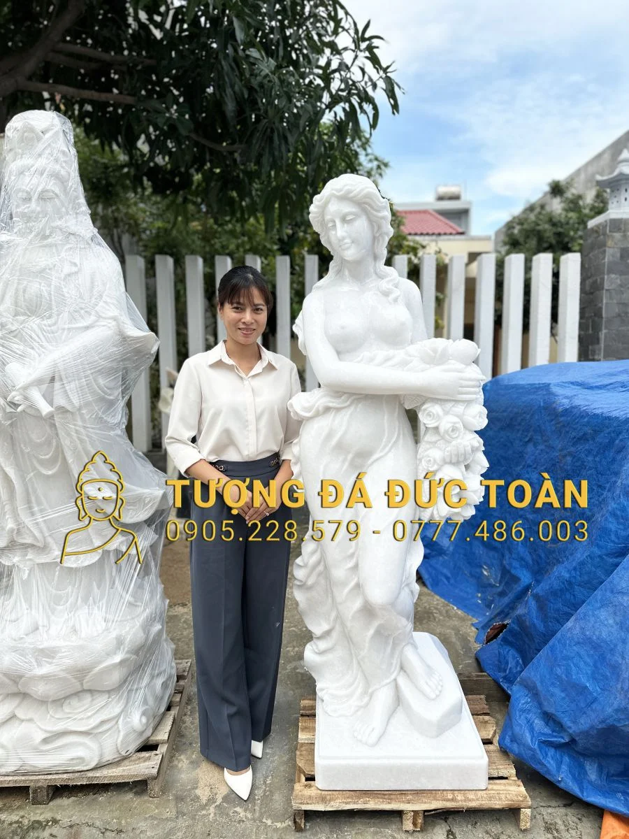 Tượng Cô Gái Ôm Hoa Hồng Bằng Đá Cẩm Thạch Tự Nhiên cao 2m
