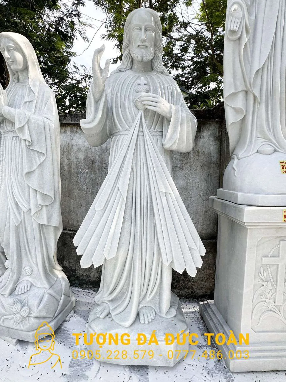 Tượng Chúa Thương Xót Đá Cẩm Thạch Nguyên Khối – Biểu Tượng Của Hồng Ân Và Lòng Thương Xót Vô Biên