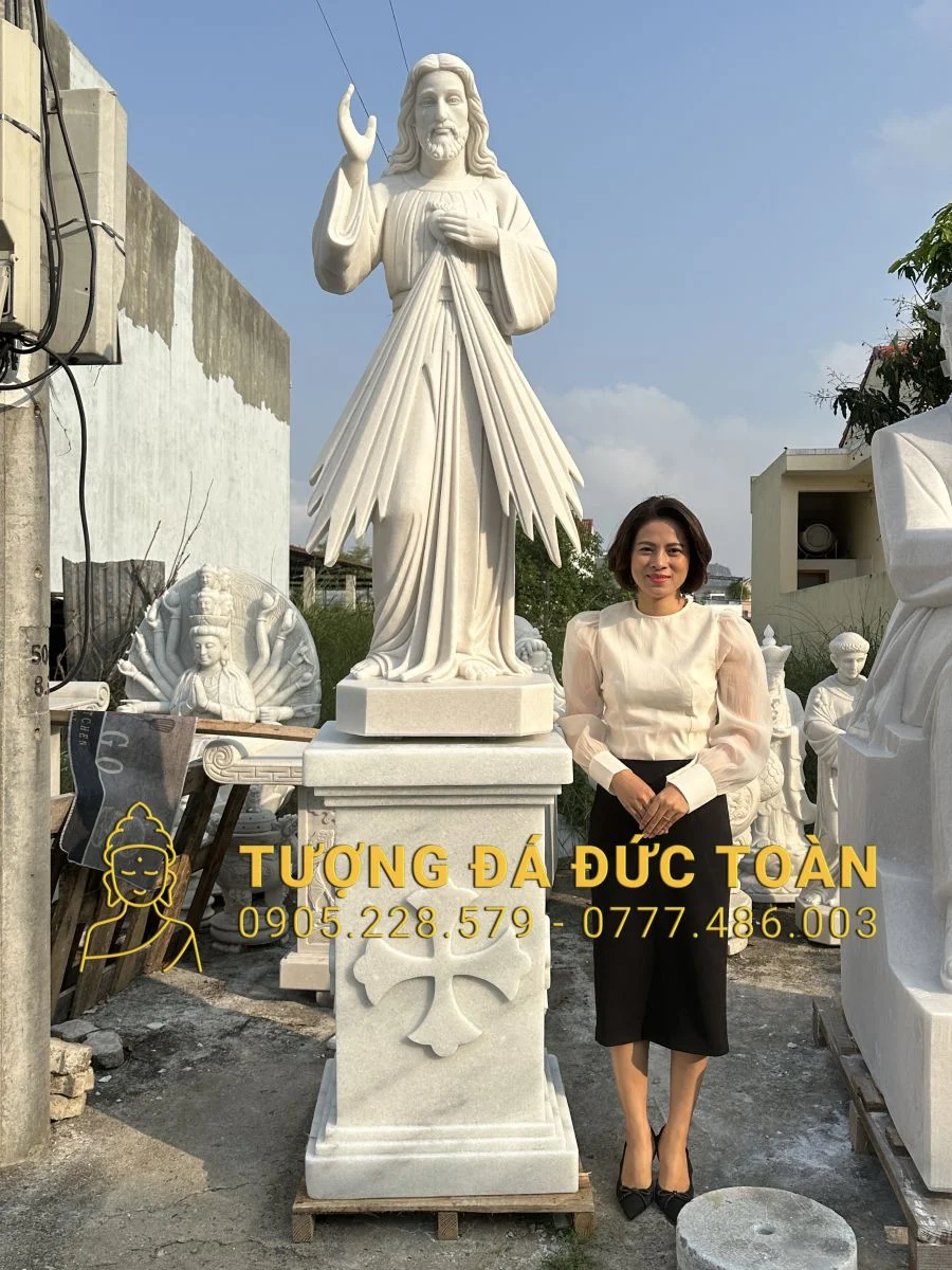 Tượng Chúa Thương Xót Bằng Đá Cẩm Thạch Trắng Cao 1.5m Kèm Đế – Biểu Tượng Của Lòng Từ Bi & Sự Cứu Rỗi