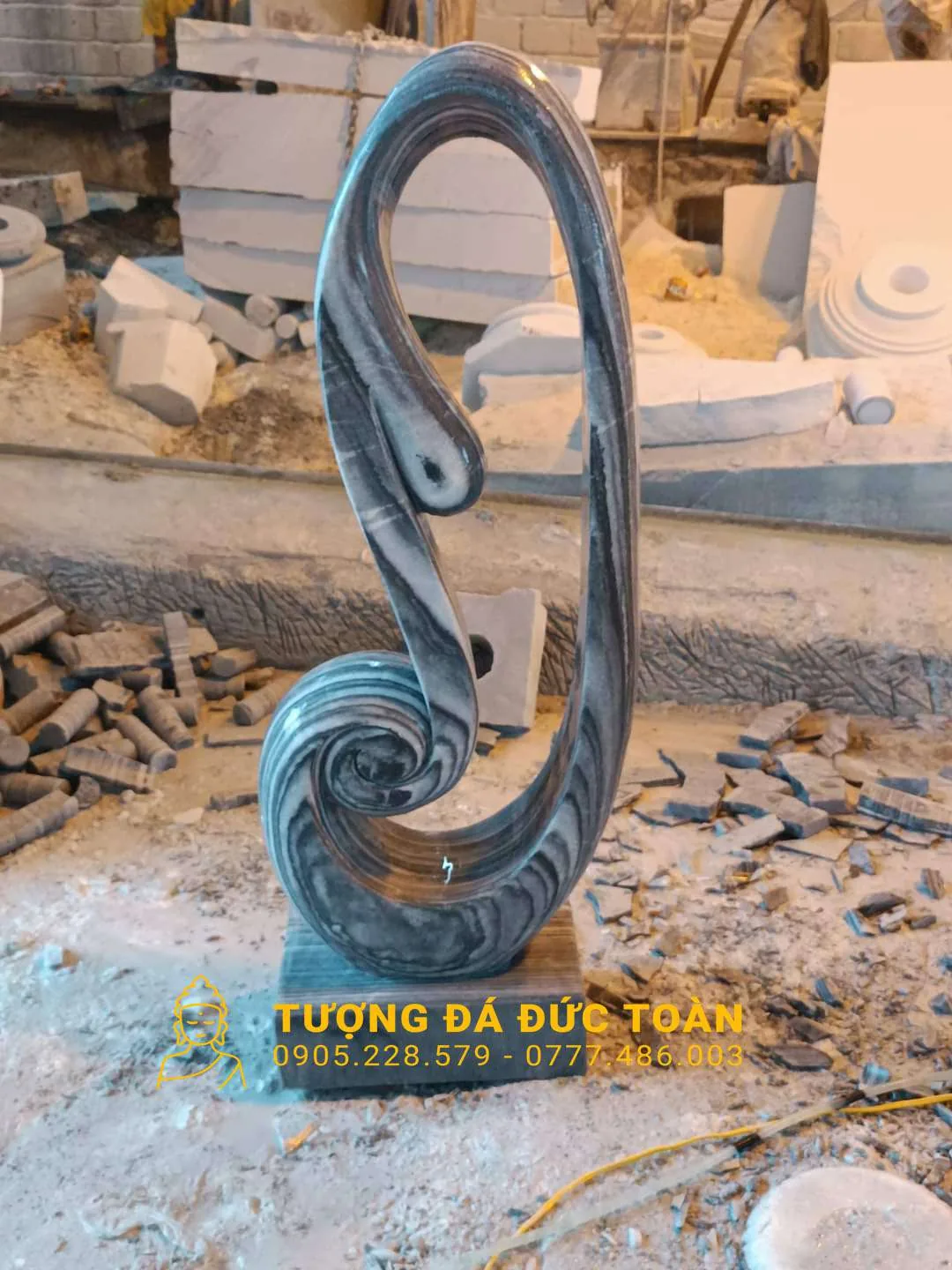 Tượng Đá Nghệ Thuật Cẩm Thạch Xám – Đỉnh Cao Thẩm Mỹ & Phong Cách Đương Đại