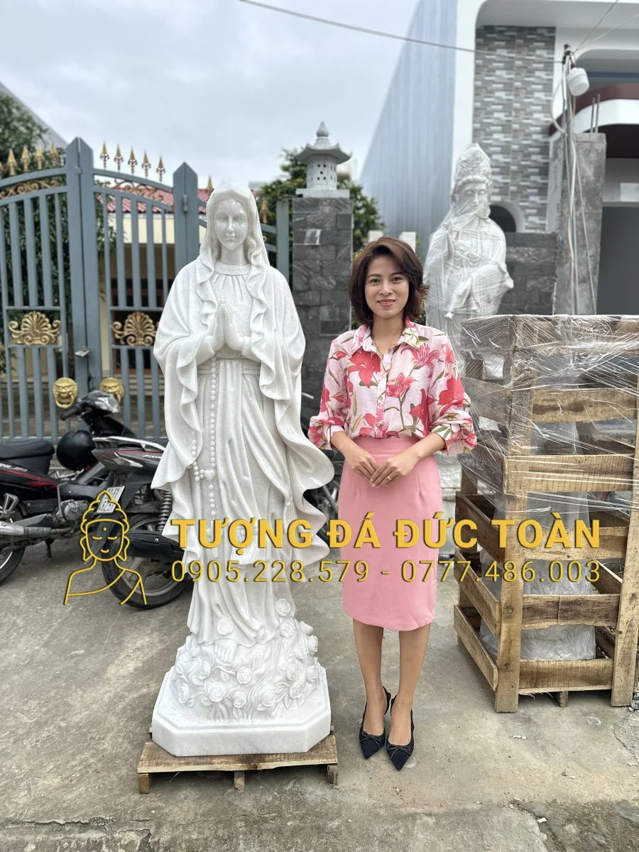 Tượng Đức Mẹ Lộ Đức Cao 1,7m Đá Cẩm Thạch Nguyên Khối – Vẻ Đẹp Thanh Khiết Và Uy Nghiêm