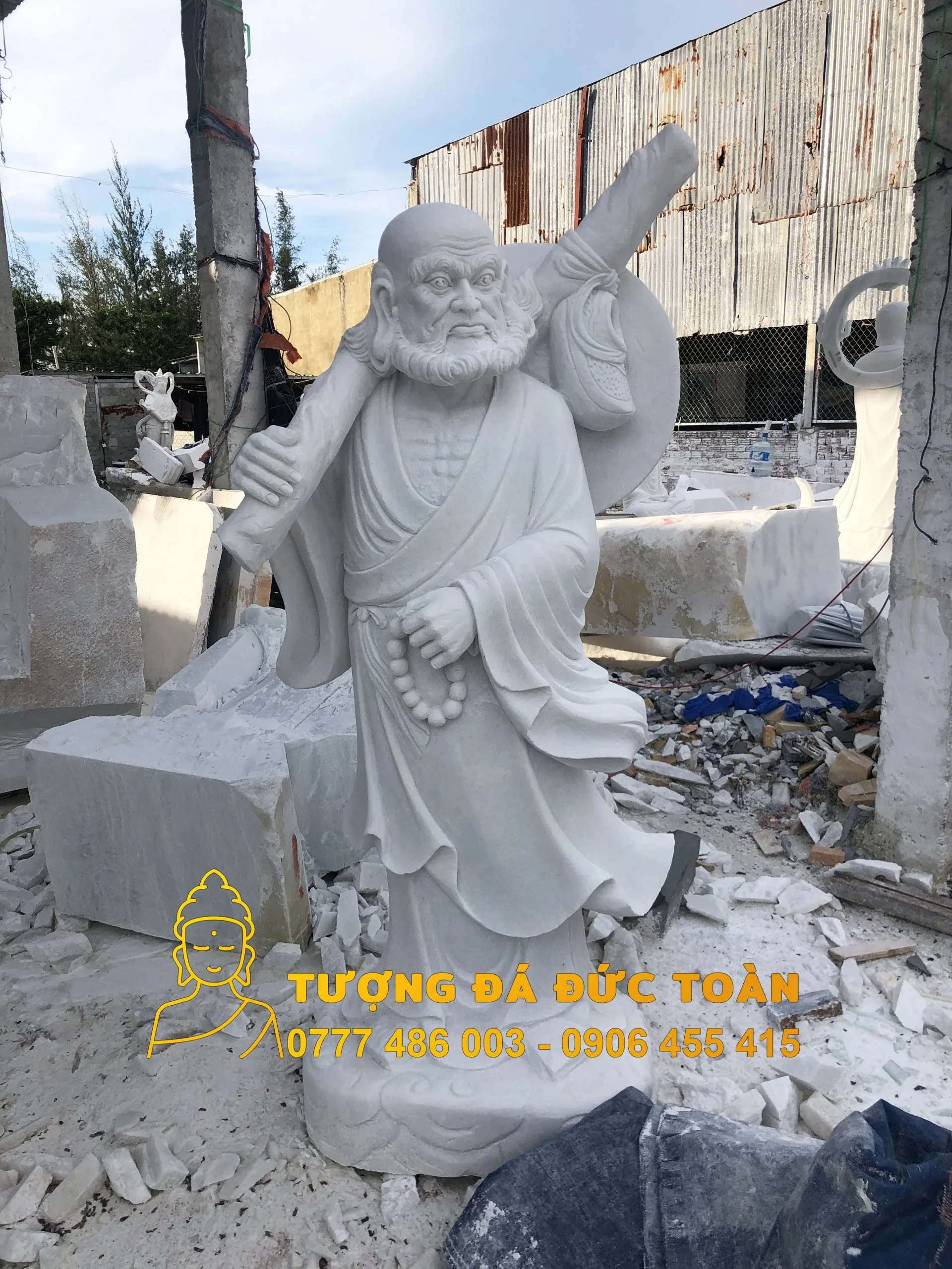 Tượng Đạt Ma Tổ Sư vác giày đá đẹp