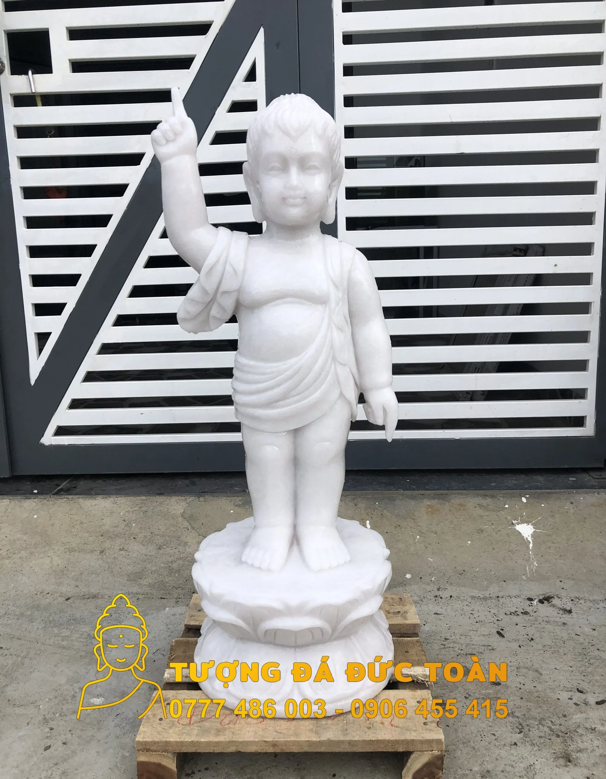 Tượng Phật Đản Sanh đá nguyên khối cúng Dường