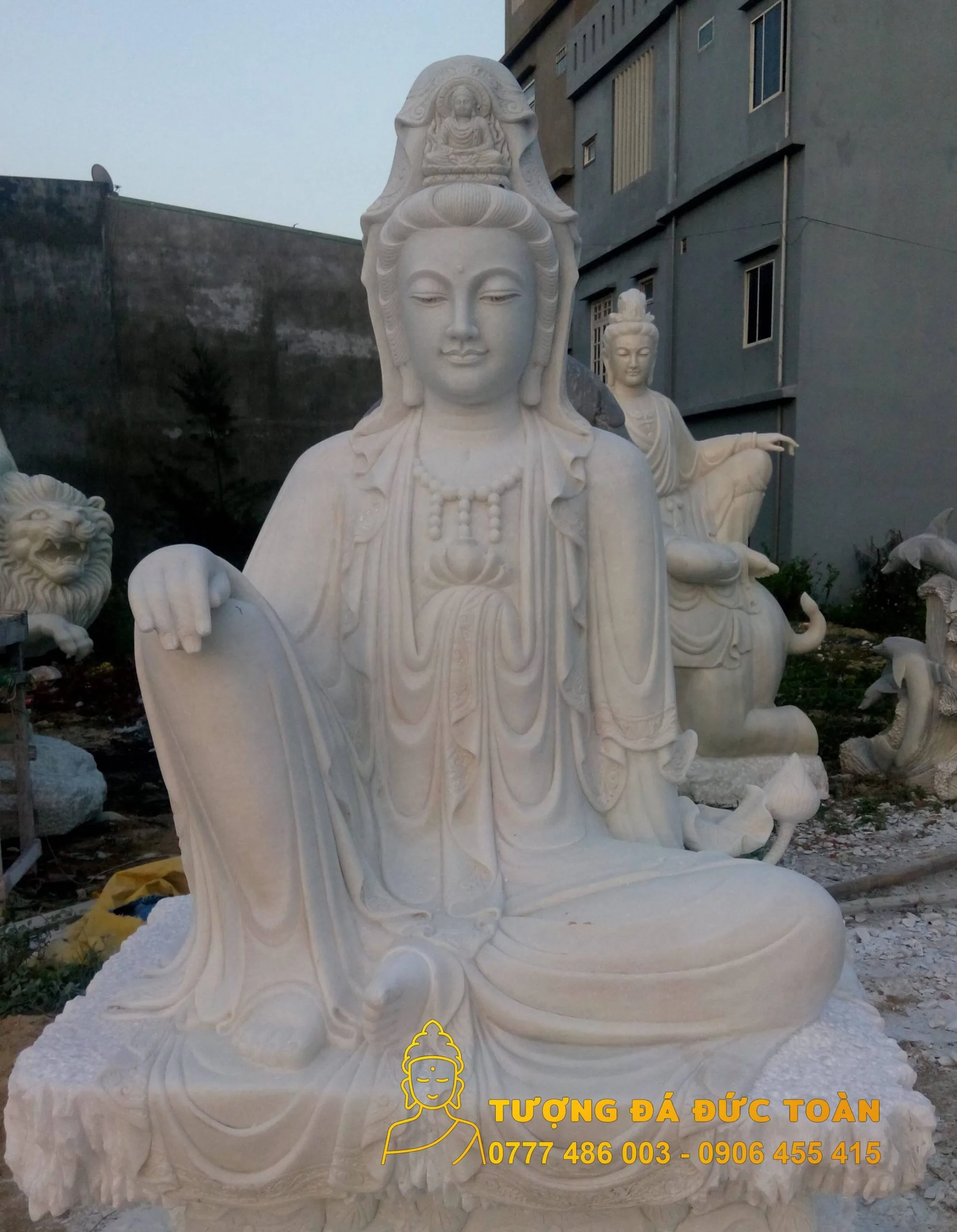 Chế tác Tượng Quan Âm Tự Tại đá cẩm thạch tự nhiên