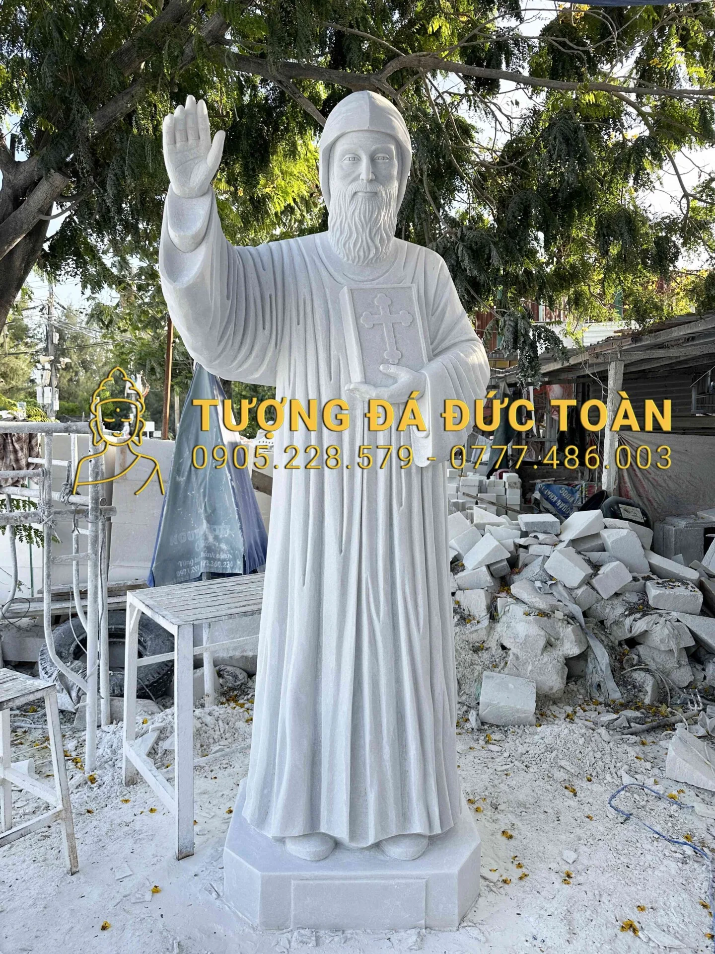 TƯỢNG THÁNH CHARBEL BẰNG ĐÁ CẨM THẠCH TRẮNG CGD_20 – Ánh Sáng Từ Niềm Tin Và Sự Chữa Lành