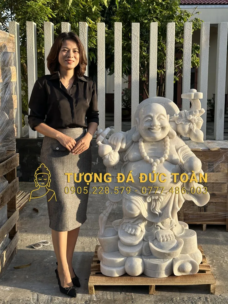 TƯỢNG PHẬT DI LẶC VÁC CÀNH ĐÀO MÀU TRẮNG CAO 1,2M DL_48