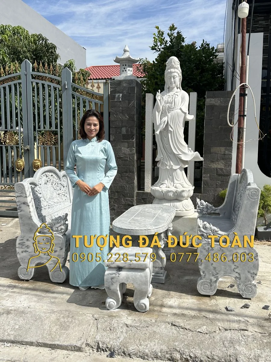Bàn Ghế Đá Nguyên Khối Đẹp – Tuyệt Tác “Thạch Khí” Cho Sân Vườn Đẳng Cấp