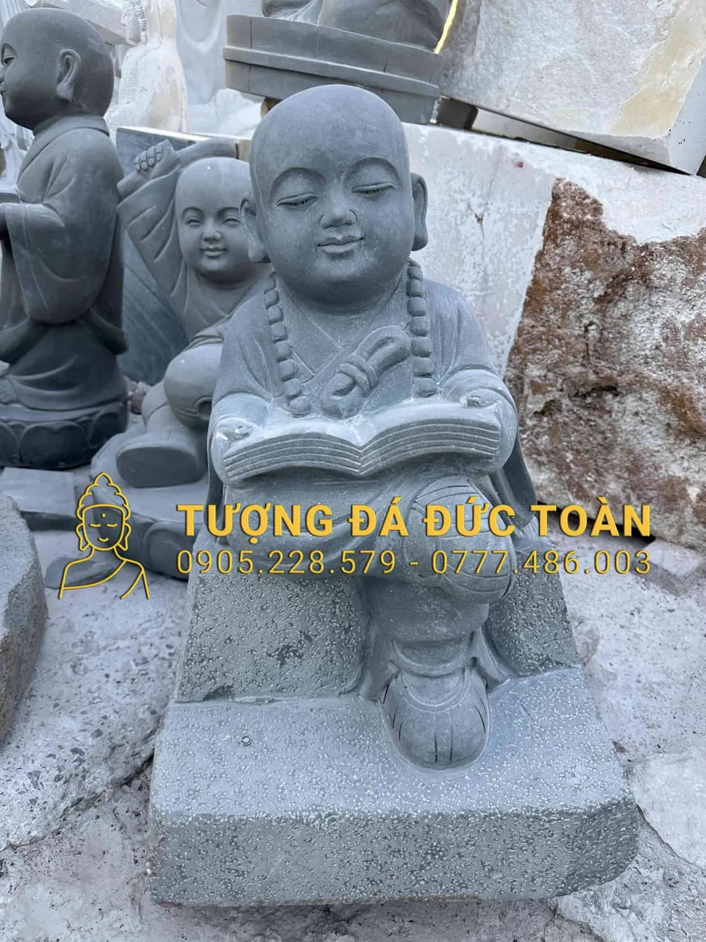 TƯỢNG CHÚ TIỂU ĐÁ SA THẠCH TCT_127 – Vẻ Đẹp Thuần Khiết, Không Gian Thanh Tịnh